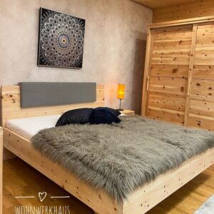 Zirbenbett Murnau 180x200 | 160x200 | 140x200 | 200x200 mit Aufsteckpolster aus Loden Kombination Zirbe und Polster