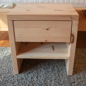 Zirbenholznachttisch-Holzkirchen-1-Schub