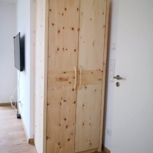 Zirbenschrank Linderhof