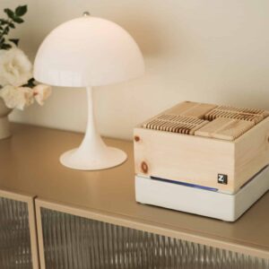 Zirbenlüfter Cube mit Porzellanwasserbehälter für bessere Raumluft