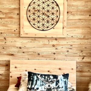Wandbild aus Zirbenholz mit Blume des Lebens aus Metall 78x78