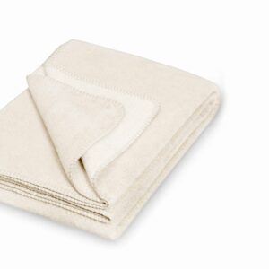 RIEMA-EMMA-Kuscheldecke aus 100% Bio-Baumwolle Farbe sand meliert 150x200 cm im Wohnwerkhaus Sulzemoos bei München, Bayern